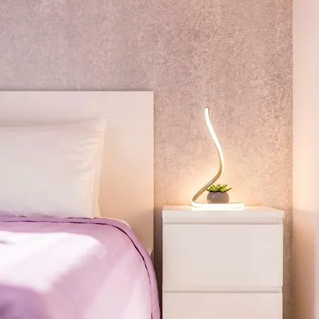 Tango I فيلة تروغير