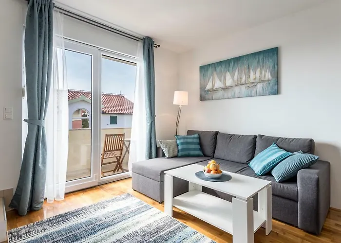 Tango I فيلة تروغير