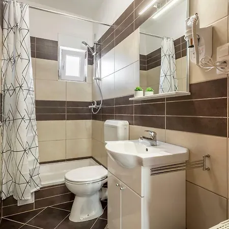 Tango I فيلة تروغير